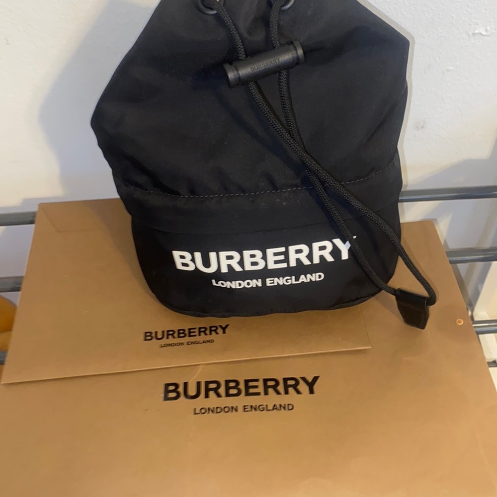 Burberry Logo Print ECONYL Drawcord Pouch (BLACK)
